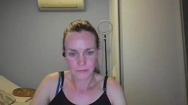 Snapshot of Annylove1 chatting on November 30, 2025, 12:36 am Annylove1 online show from November 30, 2025, 12:36 am