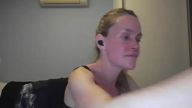 Snapshot of Annylove1 chatting on December 1, 2025, 12:15 am Annylove1 online show from December 1, 2025, 12:15 am