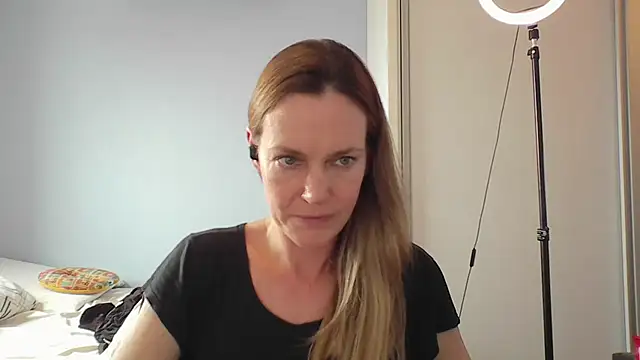 Snapshot of Annylove1 chatting on December 1, 2025, 3:50 pm Annylove1 online show from December 1, 2025, 3:50 pm