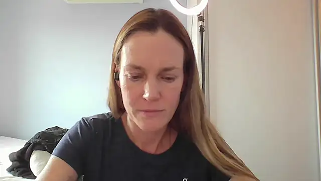 Snapshot of Annylove1 chatting on December 5, 2025, 4:58 pm Annylove1 online show from December 5, 2025, 4:58 pm