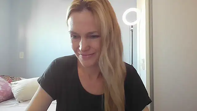 Annylove1 online show from April 16, 2026, 12:06 pm