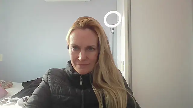Annylove1 online show from May 11, 2026, 4:59 pm