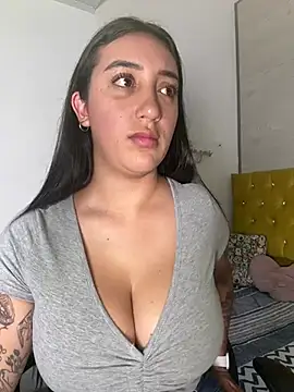 Snapshot of Hannahoff chatting on February 2, 2025, 9:45 pm Hannahoff online show from February 2, 2025, 9:45 pm