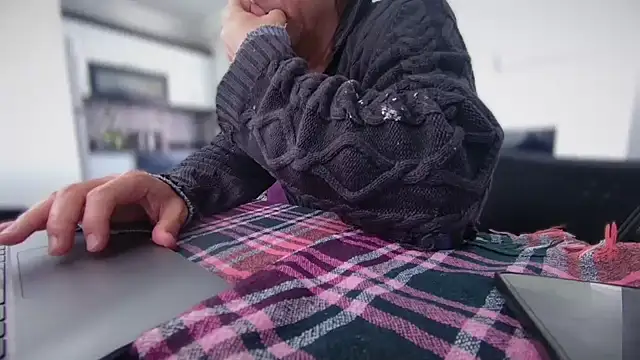 Snapshot of ALPHANDRE chatting on December 19, 2025, 10:44 am ALPHANDRE online show from December 19, 2025, 10:44 am