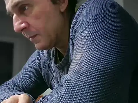 Snapshot of ALPHANDRE chatting on February 4, 2026, 7:09 pm ALPHANDRE online show from February 4, 2026, 7:09 pm