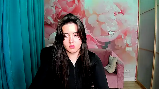 Roxie Bradley online show from December 8, 2024, 5:07 am