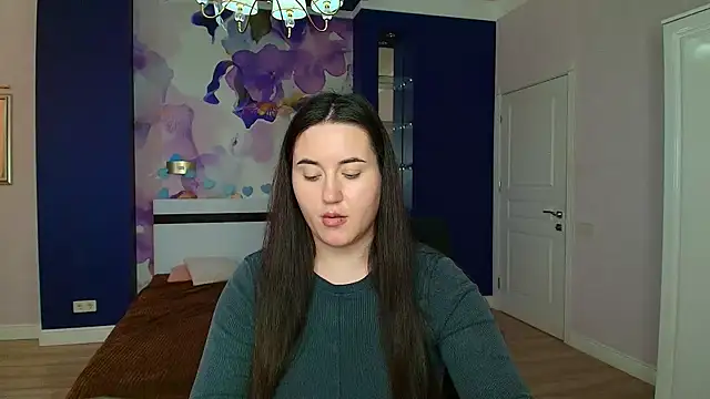 Roxie Bradley online show from December 18, 2024, 10:30 am