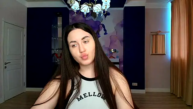 Roxie Bradley online show from February 10, 2025, 6:53 am