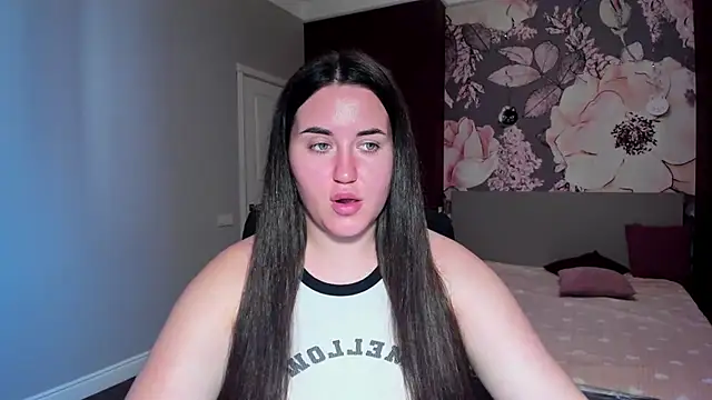 Roxie Bradley online show from September 17, 2025, 6:15 am