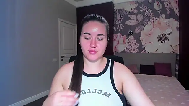 Roxie Bradley online show from September 19, 2025, 5:53 am