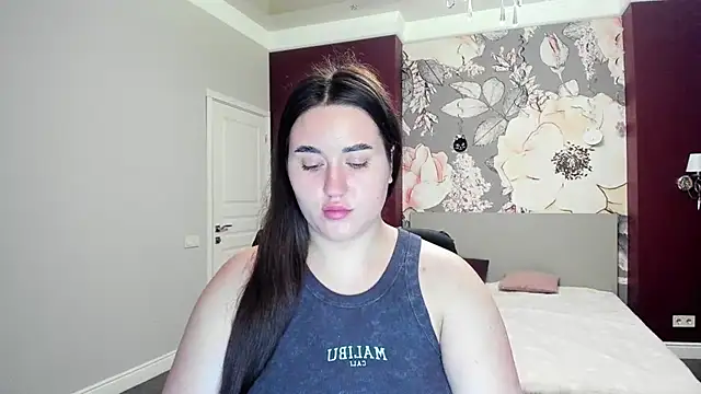 Roxie Bradley online show from November 3, 2025, 6:47 am