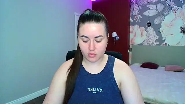 Snapshot of Roxie_Bradley chatting on May 1, 2026, 5:56 am Roxie Bradley online show from May 1, 2026, 5:56 am