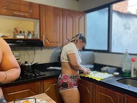 Im sophiie online show from December 8, 2024, 10:03 pm