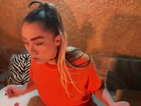 Im sophiie online show from December 9, 2024, 6:12 am