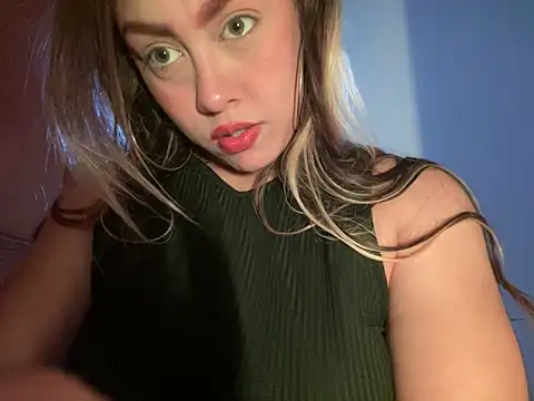 Im sophiie online show from December 10, 2024, 8:40 am