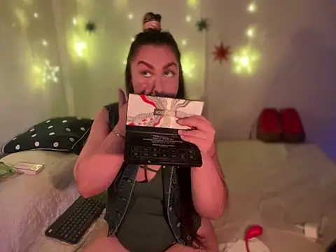 Im sophiie online show from December 19, 2024, 5:40 am