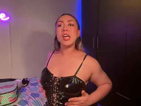 Im sophiie online show from January 19, 2025, 9:01 am