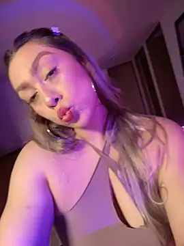 Im sophiie online show from November 11, 2025, 6:02 am