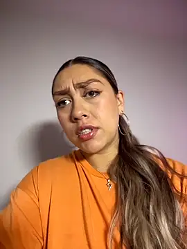 Im sophiie online show from December 14, 2025, 11:09 pm