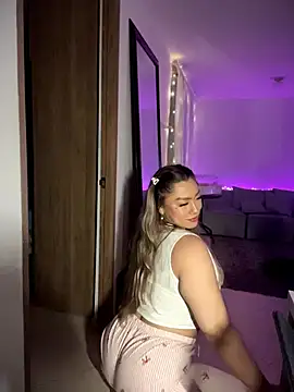 Snapshot of Im_sophiie chatting on February 15, 2026, 7:51 am Im sophiie online show from February 15, 2026, 7:51 am