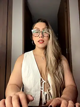 Snapshot of Im_sophiie chatting on April 21, 2026, 7:14 am Im sophiie online show from April 21, 2026, 7:14 am