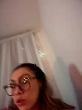 Snapshot of Im_sophiie chatting on April 28, 2026, 7:13 am Im sophiie online show from April 28, 2026, 7:13 am