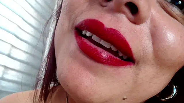 Snapshot of VIOLETTA-HOT chatting on January 22, 2025, 4:44 pm VIOLETTA-HOT online show from January 22, 2025, 4:44 pm