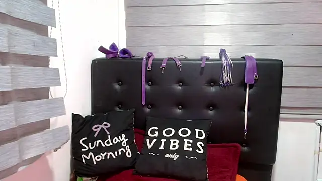 Snapshot of VIOLETTA-HOT chatting on March 4, 2025, 10:24 am VIOLETTA-HOT online show from March 4, 2025, 10:24 am