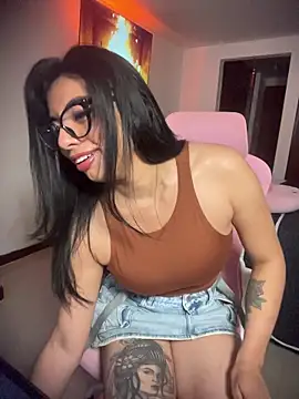 Snapshot of Miaparkerss_ chatting on October 31, 2025, 9:49 pm Miaparkerss online show from October 31, 2025, 9:49 pm