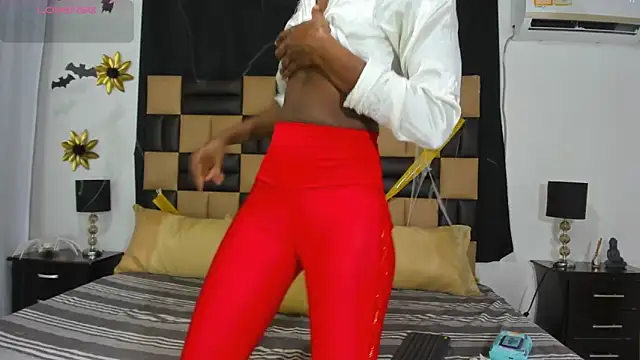 Snapshot of AlmaSean chatting on October 31, 2025, 2:18 pm AlmaSean online show from October 31, 2025, 2:18 pm