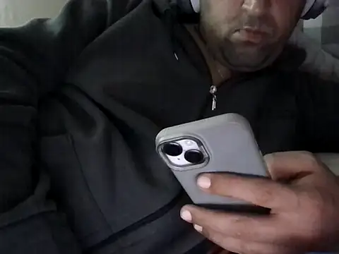 Snapshot of Ca414 chatting on November 30, 2025, 12:42 pm Ca414 online show from November 30, 2025, 12:42 pm