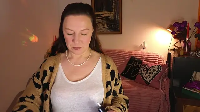 Snapshot of vanessawis_ chatting on April 18, 2026, 12:25 am vanessawis online show from April 18, 2026, 12:25 am