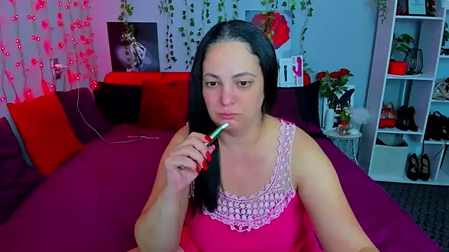 Snapshot of DarlingMilf chatting on September 9, 2025, 6:07 pm DarlingMilf online show from September 9, 2025, 6:07 pm