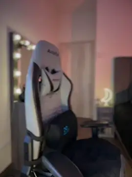 Snapshot of JanyLunaa chatting on November 19, 2025, 11:05 pm JanyLunaa online show from November 19, 2025, 11:05 pm