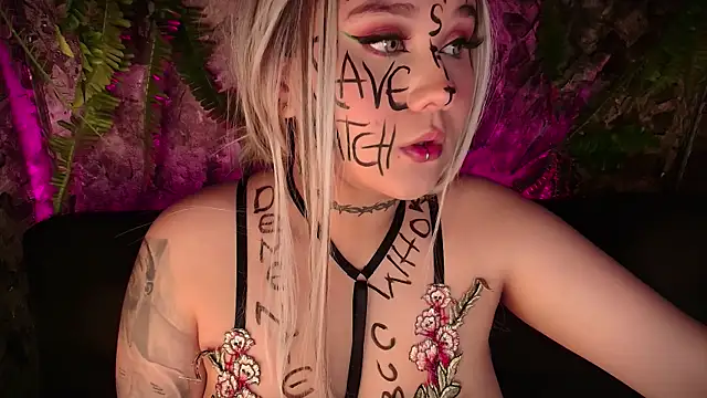 Snapshot of Laura_takint chatting on December 19, 2024, 5:08 pm Laura takint online show from December 19, 2024, 5:08 pm