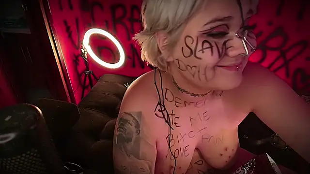 Snapshot of Laura_takint chatting on February 10, 2025, 10:09 pm Laura takint online show from February 10, 2025, 10:09 pm