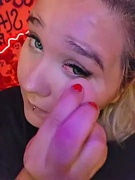 Snapshot of Laura_takint chatting on October 10, 2025, 9:25 pm Laura takint online show from October 10, 2025, 9:25 pm