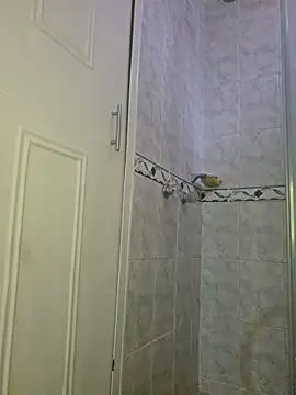 Laura takint online show from November 12, 2025, 9:25 pm