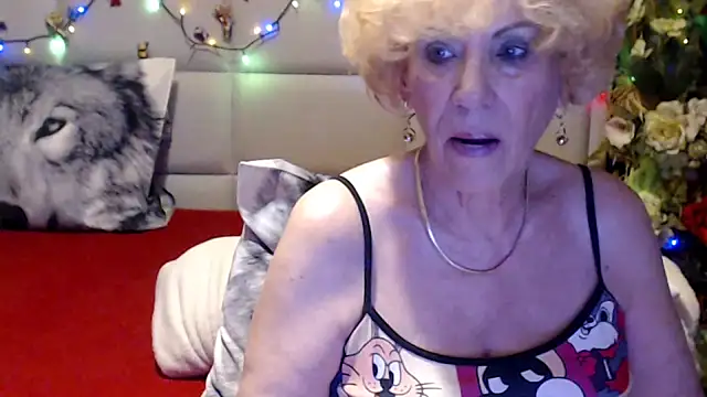 HappyWomanOn online show from May 31, 2026, 6:20 pm