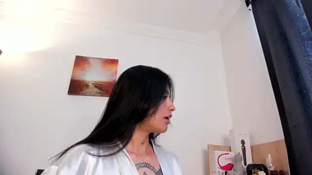 nia  white online show from January 9, 2026, 7:59 pm