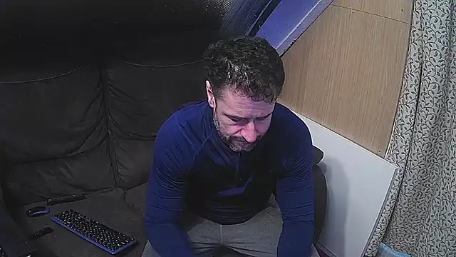 Snapshot of rob2810 chatting on February 26, 2025, 6:43 pm rob2810 online show from February 26, 2025, 6:43 pm