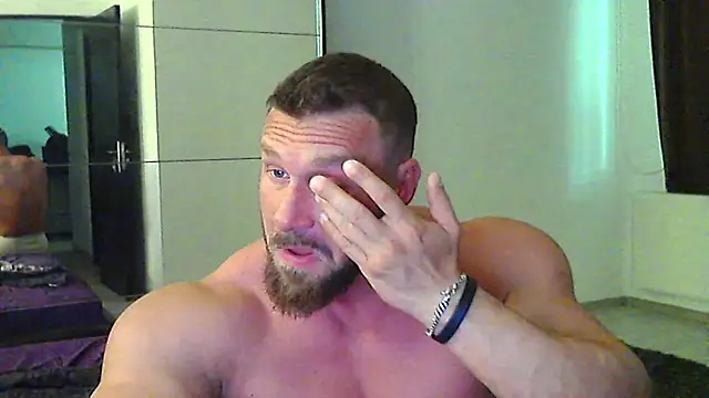 muscularkevin online show from May 1, 2026, 12:21 pm