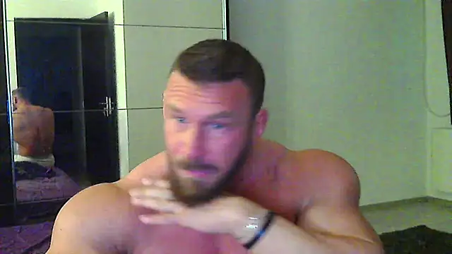 muscularkevin online show from May 7, 2026, 3:23 am