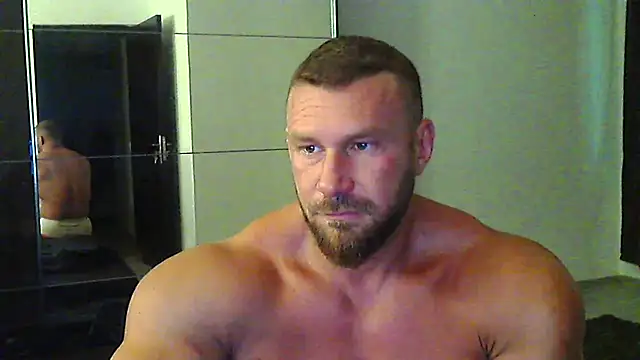 muscularkevin online show from July 4, 2026, 3:35 am