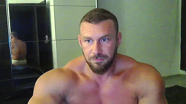 muscularkevin online show from July 4, 2026, 6:14 pm