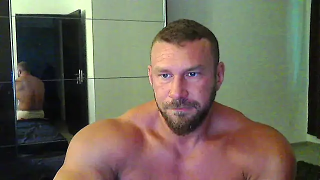 muscularkevin online show from July 7, 2026, 3:31 am