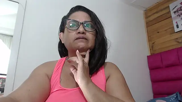 Snapshot of Katha_Marck chatting on May 3, 2026, 10:43 am Katha Marck online show from May 3, 2026, 10:43 am