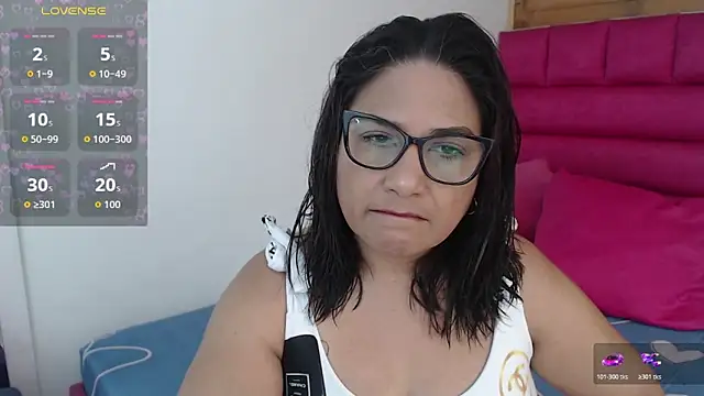 Snapshot of Katha_Marck chatting on May 7, 2026, 12:43 pm Katha Marck online show from May 7, 2026, 12:43 pm