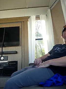 Hotredheadandtoungelasher online show from November 17, 2025, 4:13 pm