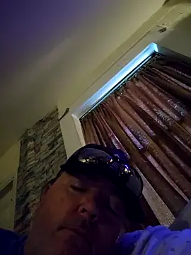 Hotredheadandtoungelasher online show from April 23, 2026, 1:13 pm